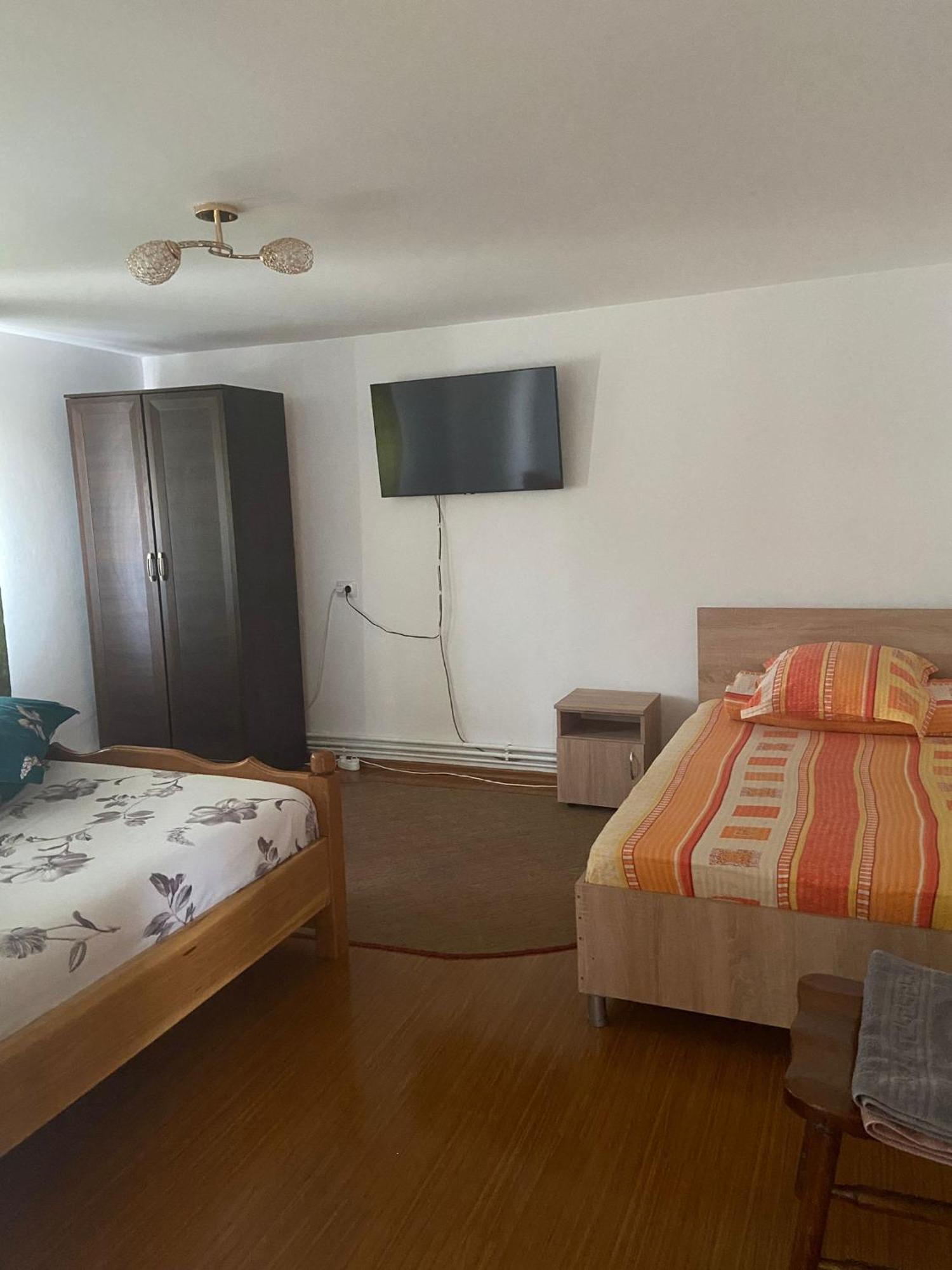 Pensiunea Casa Deny โนวาชิ-สเตรยนี ภายนอก รูปภาพ